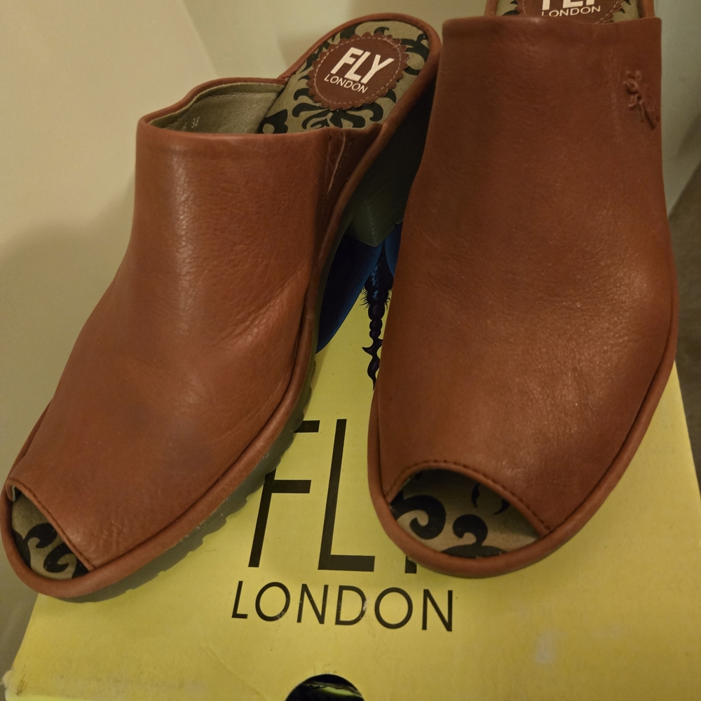 Fly London Women's Size 38 Raspberry Colored Leather Mules - Picture 6 of 7